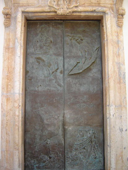 2007 Puglia - Rodi Garganico; die Bronzetür der Kirche