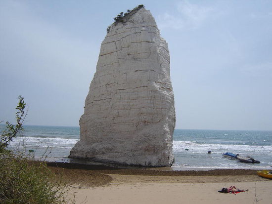2007 Puglia - Vieste; Pizzomunno - das Wahrzeichen der Stadt