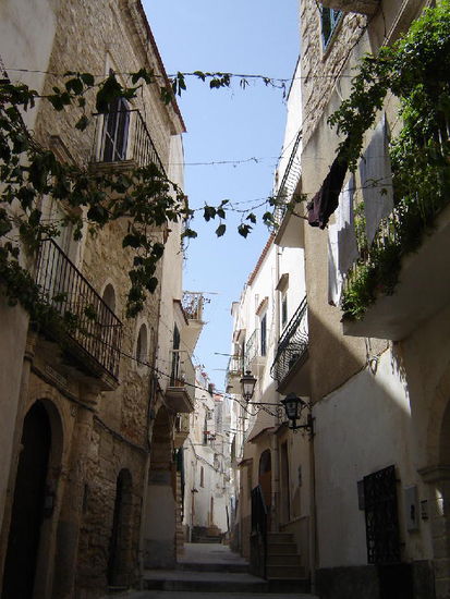 2007 Puglia - Vieste; schmale Gassen - aber kühl!