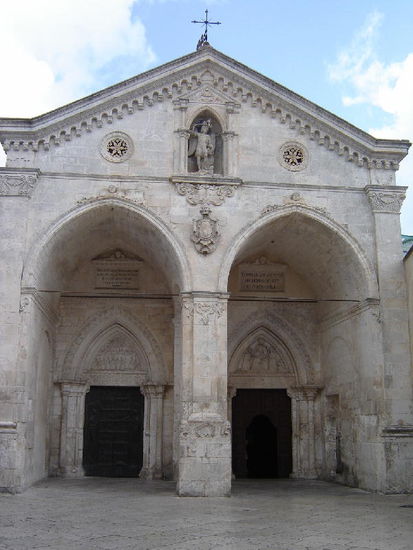 2007 Puglia - Monte Sant'Angelo; Die Bronzetüren wurden 1076 in Konstantinopel bearbeitet.