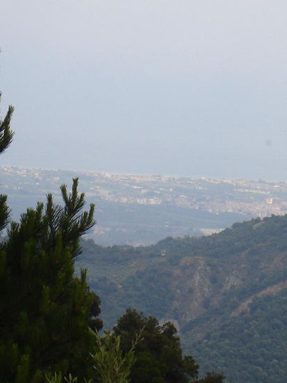 2007 RC - reizvolle Umgebung des Klosters