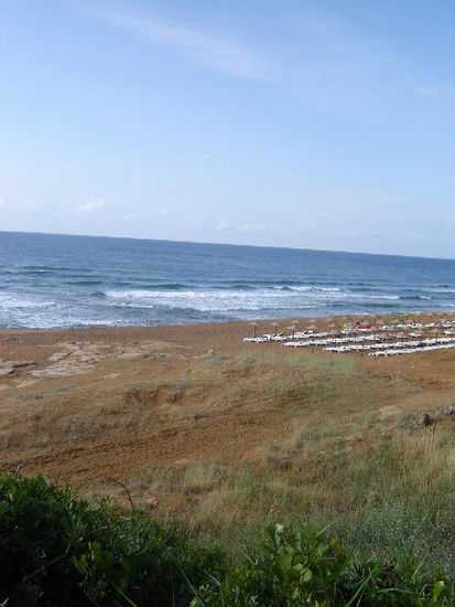 2007 RC - Capo Rizzuto; Blick zum Meer! Allerdings musste ich nachts meine "Notschlafstelle" im Auto einrichten... ein heftiges Gewitter tobte mit starken Winden!