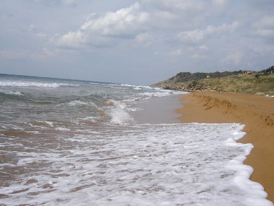 2007 RC - Capo Rizzuto; Schaumkronen verlieren sich im herrlichen Sand