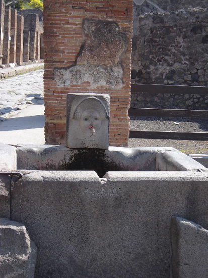 2007 Campania - Pompeji; Brunnen