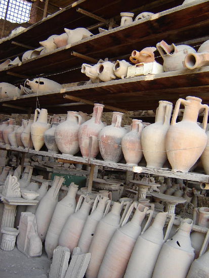 2007 Campania - Sammlung von Vasen und Amphoren