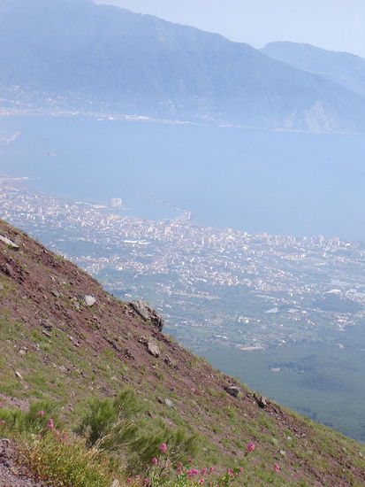 2007 Campania - Vesuv; die steilen Abhänge des Vulkans