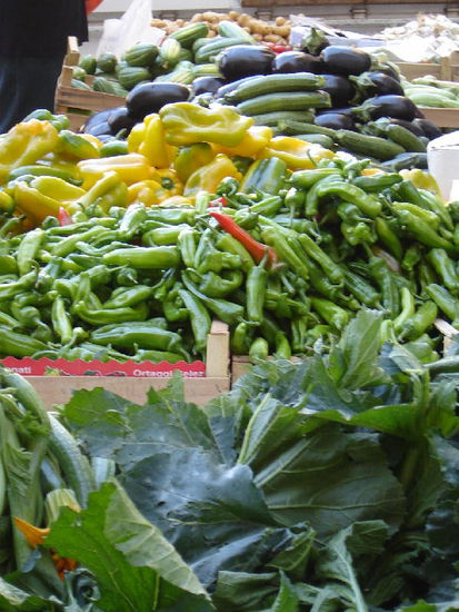 2007 Puglia - Trani; Gemüsemarkt