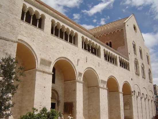 2007 Puglia - Bari; die Seite der Basilica
