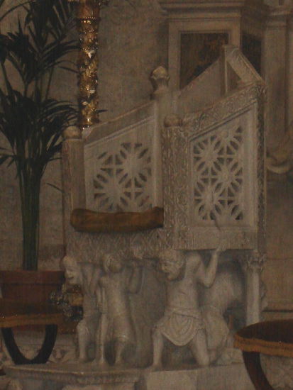 2007 Puglia - Bari; marmorner Bischofsthron (1105)