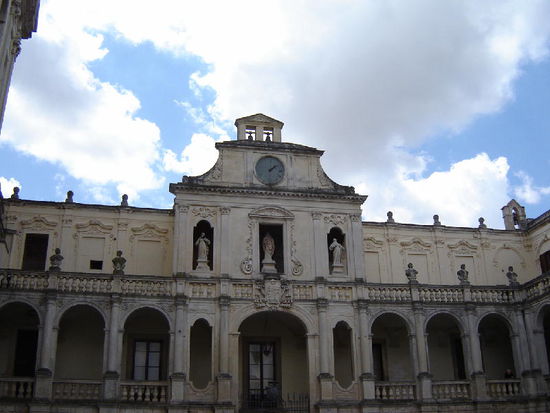 2007 Puglia - Lecce; der Bischofssitz am Domplatz