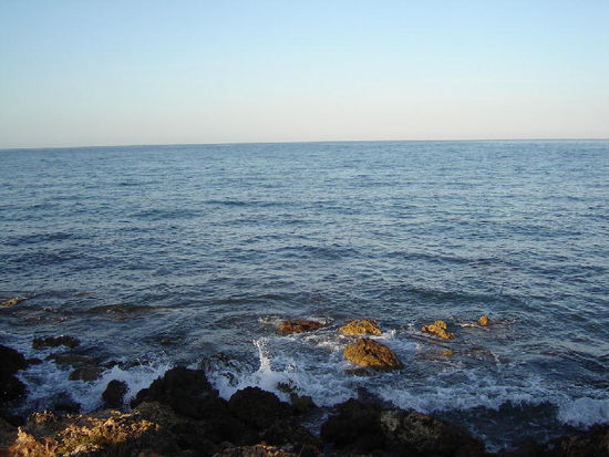 2007 Puglia - Nachtplatz direkt am Meer bei Marina San Giovanni; es stört niemanden...