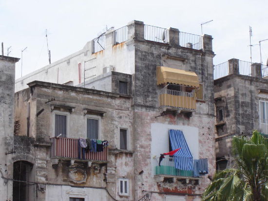 2007 Puglia - Taranto; alt und neu kombiniert.... die Hafenstadt