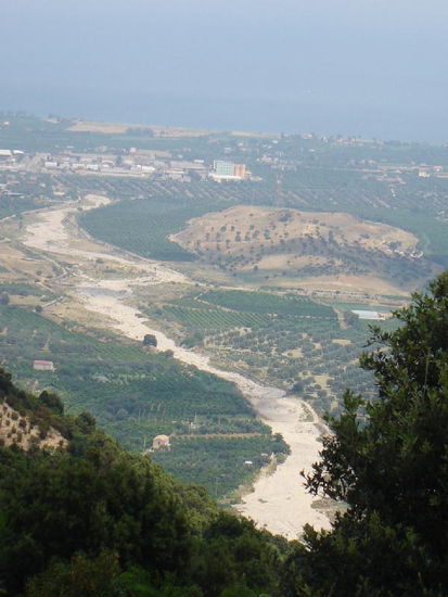 2007 Basilicata - breite, trockene Flussläufe durchfurchen das Land