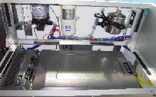 Leomobil - die Wasseraufbereitung!
Vorfilter, Saugpumpe, Druckausgleich- gefäss, Seagull Filter
vorne: Engel-Kühlbox 32 L