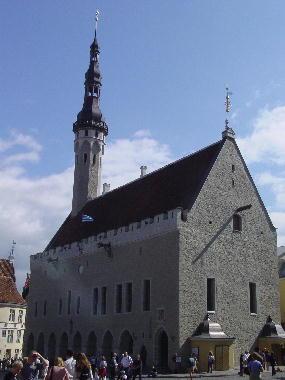 Tallinn 2002 - Das Rathaus im Zentrum der Stadt mit dem Marktplatz