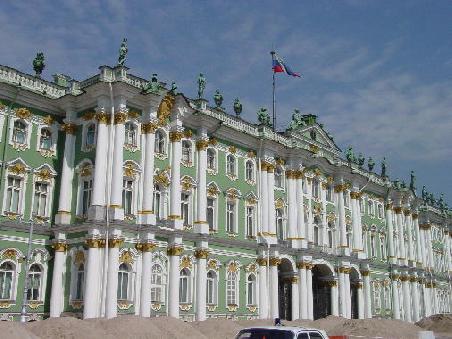 St. Petersburg 2002 - Die Eremitage
Im Moment wird viel gebaut - im kommenden Jahr finden die Feierlichkeiten zur 300 Jahr-Feier statt. Die Stadt putzt sich heraus!
