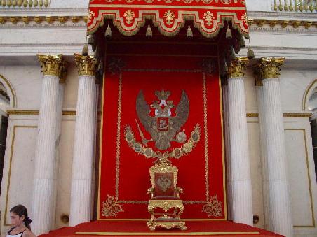 St. Petersburg 2002 - Eremitage, im Peters-Saal, auf dem Zarenthron wurde Geschichte geschrieben.