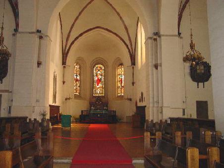 Riga 2002 - Innenansicht mit herrlichen Glasgemälden