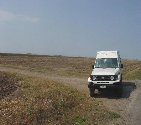 Unterwegs nach Szeged 2003 - bereits abgeerntete Felder