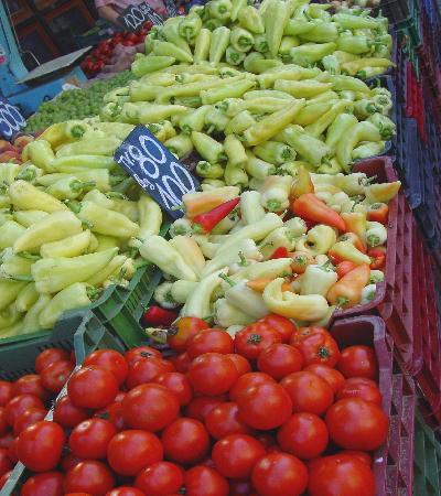 Eger 2003 - frische "Früchtchen" auf dem Markt