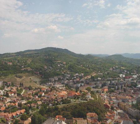 Esztergom 2003 - die Stadt von oben Richtung Hügel (südlich)