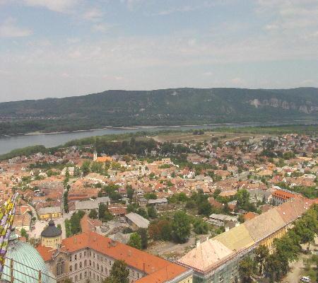 Esztergom 2003 - über den Dächern der Stadt in Richtung Osten