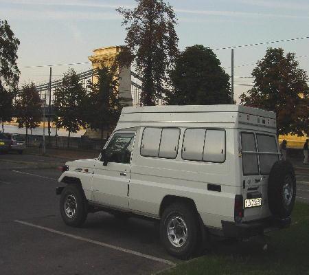 Budapest 2003 - PP bei der Kettenbrücke, auf der gegenüberliegenden Donau-Seite liegen die teuersten Hotels der Stadt. Mein bescheidenes Hotel "Leomobil"
