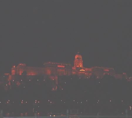 Budapest 2003 - der linke Teil der Burg beherbergt das ungarische National-Museum