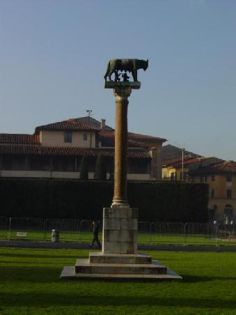 2004 Pisa - Romulus et Remus - selbst auf Reisen?