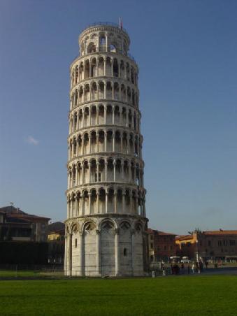 2004 Pisa - der Turm ist gerettet! Mit einem Gegengewicht am Fundament sollte der Turm nun nicht mehr weiter absinken. Er ist für das Publikum wieder zugänglich.