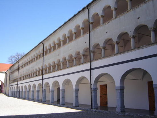2008 - Kloster Mariabrunn; der prächtige Arkadenhof