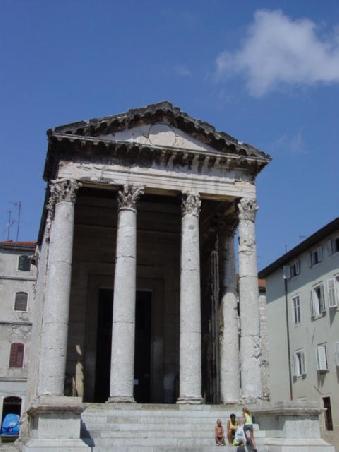 2004 Pula - römischer Tempel