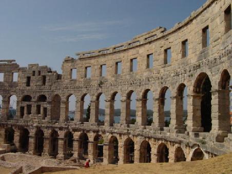 2004 Pula - das Volk tobte bei den Kämpfen der Gefangenen mit den wilden Tieren!
