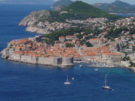 2004 Dubrovnik - eine Stadt mit vielen Sehenswürdigkeiten und intakter Stadtmauer. Früher ein Bollwerk gegen Angreifer!