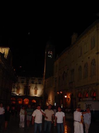 2004 Dubrovnik - viel Volk beim Abendbummel