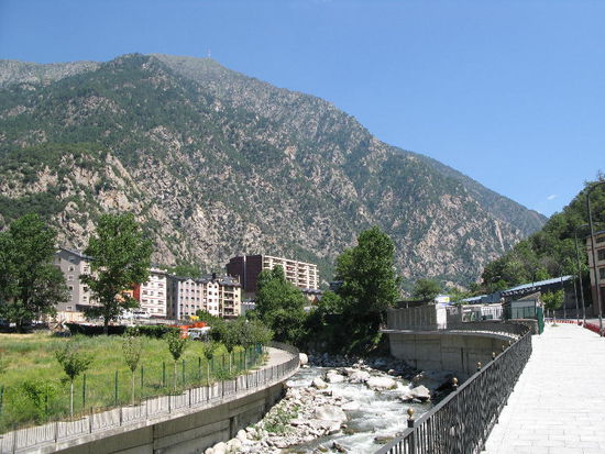 2008 - Andorra; das Einkaufspradies und im Winter Skiort