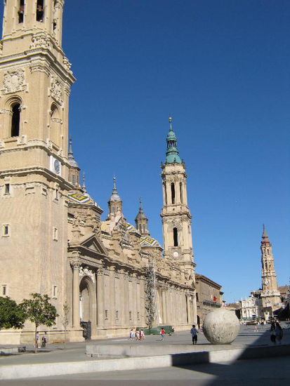 2008 - Zaragoza; die riesige Plaza del Pilar mit einer Fläche
von 30'000 m2!