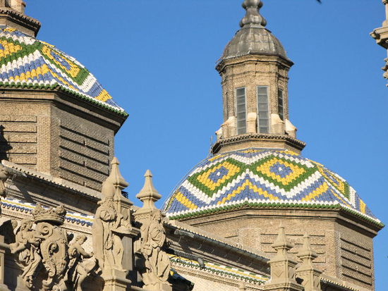 2008 - Zaragoza, Azulejos-Kuppeln der Basilika