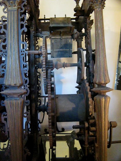 2008 - Glockenturm; das Räderwerk einer alten Turmuhr