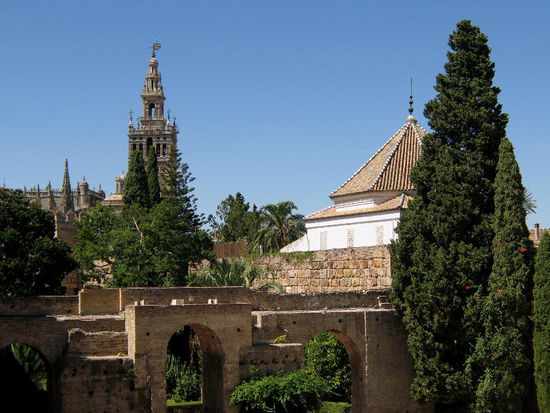 2008 - Alcazar; Blick aus den Gärten zur Kathedrale
