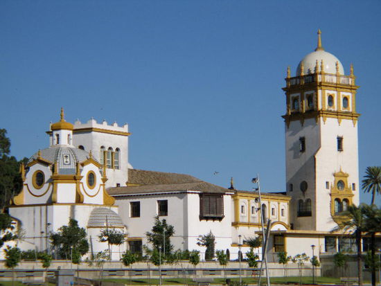 2008 - Sevilla; Gebäude stammen aus einer früheren Weltausstellung