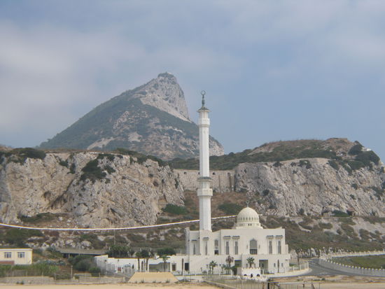 2008 - Gibraltar; der Europa-Point an der Südspitze der Halbinsel mit der Ibrahim-Al-Ibrahim Moschee