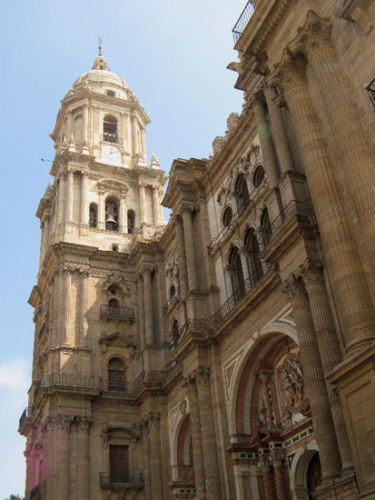 2008 - Malaga; die Altstdt wird von der mächtigen Kathedrale dominiert.