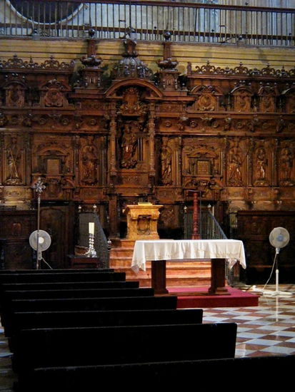 2008 - Malaga; das geschnitzte Chorgestühl von 1658; 
103 Schnitzfiguren wurden von Pedro de Mena und Jose Micael geschaffen.