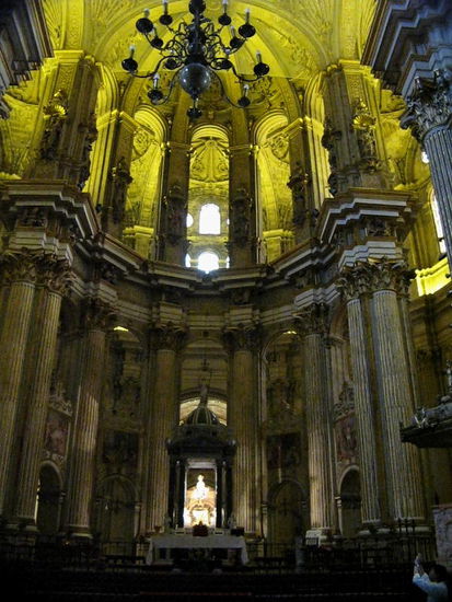 2008 - Malaga; das Innere der dreischiffigen Kathedrale misst 115m.
