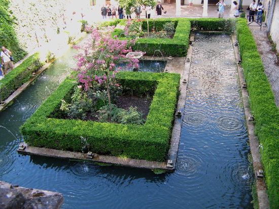 2008 - Generalife; im Innenhof