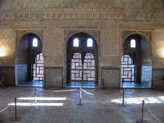 2008 - Alhambra; ein Höhepunkt maurischer Kunst liegt in den überaus reichen Dekorationen - eine geniale Komposition von Licht und Farben
