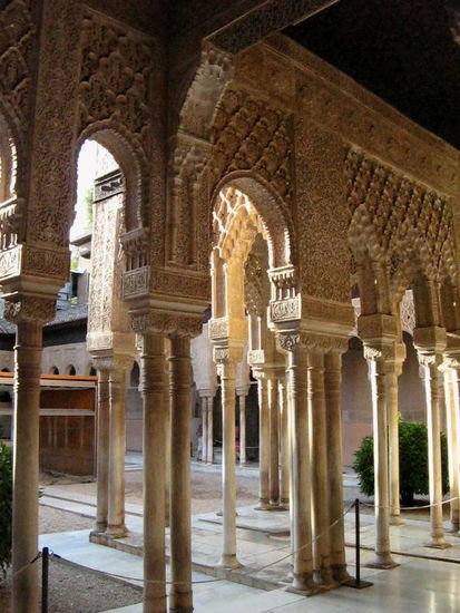 2008 - Alhambra; im Harem; leider war der Löwenbrunnen verdeckt...