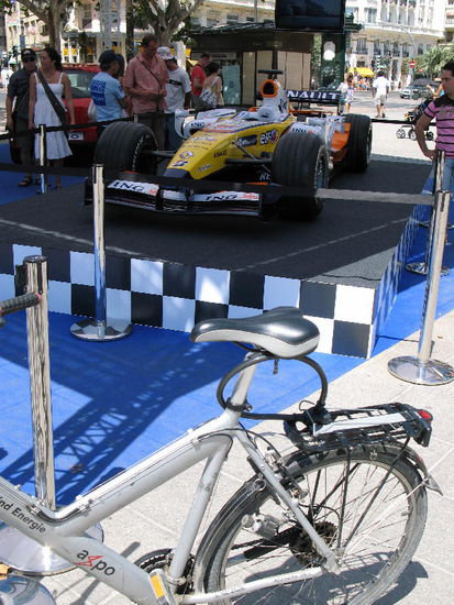 2008 - Valencia; zwei Rennboliden, die eine gehört mir zur jeweiligen Stadtbesichtigung