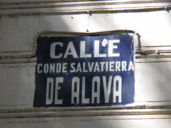 Mein Tipp: und so merke ich mir, in welcher Strasse jeweils das Auto steht! Notfalls könnte ich ein Taxi nehmen....